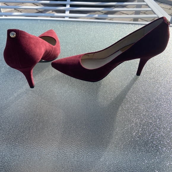 Shoes - Picture 3 of 4